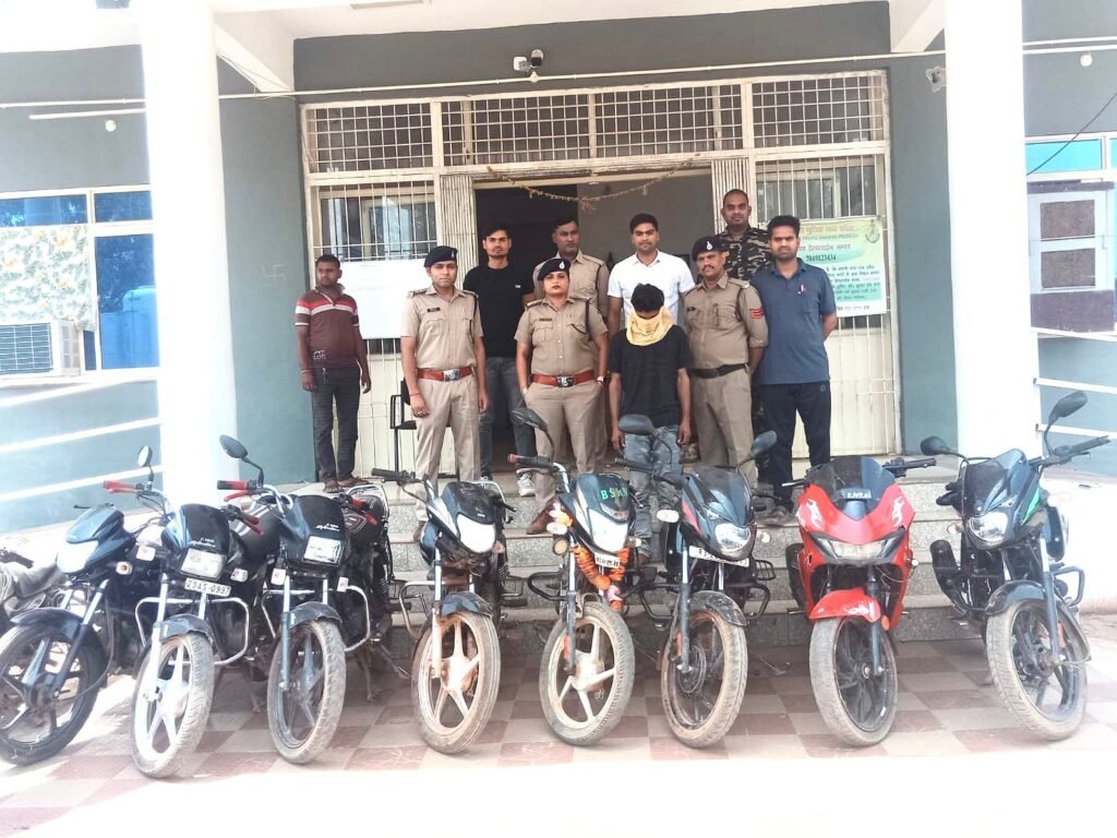 शिवपुरी पुलिस ने मोटरसाइकिल चोर गिरोह का किया पर्दाफाश: 10 लाख कीमती 10 बाइकें बरामद एक आरोपी गिरफ्तार, एक फरार, तलाश जारी / Shivpuri News news image