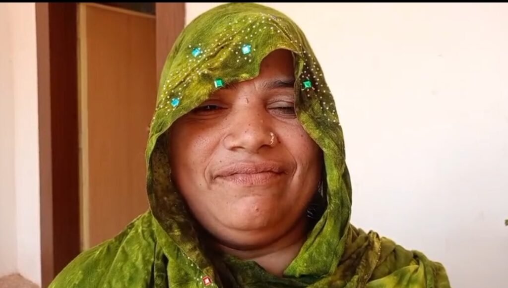 बेटी की शादी कर्जा लेकर की, बैंक वाले 10 लाख रुपए नहीं दे रहे, कर्जा वाले कर रहे परेशान, कलेक्टर से गुहार / Shivpuri News news image