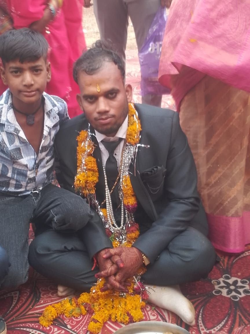 शिवपुरी के झिरी गांव में ट्रैक्टर पलटने से 10 वर्षीय बालक की मौत, दो घायल, शादी के बाद पहली बार गया था ससुराल / Shivpuri News news image