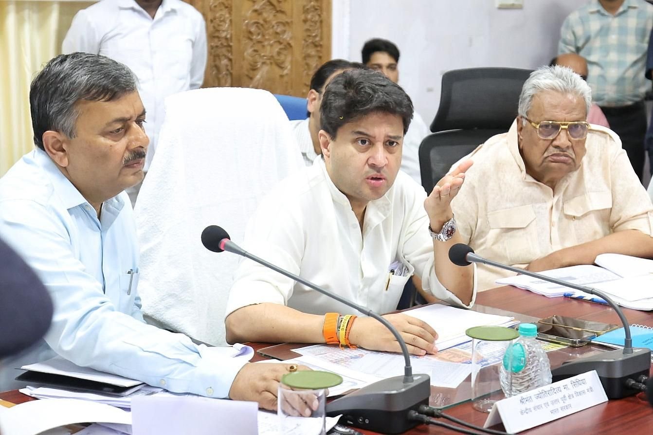 Sindhia's Shivpuri Visit: Big Development Announcements! news image