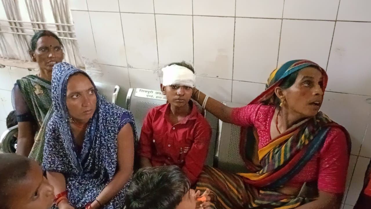 Shivpuri Tragedy: 5 Injured in Horrific Truck Crash! news image