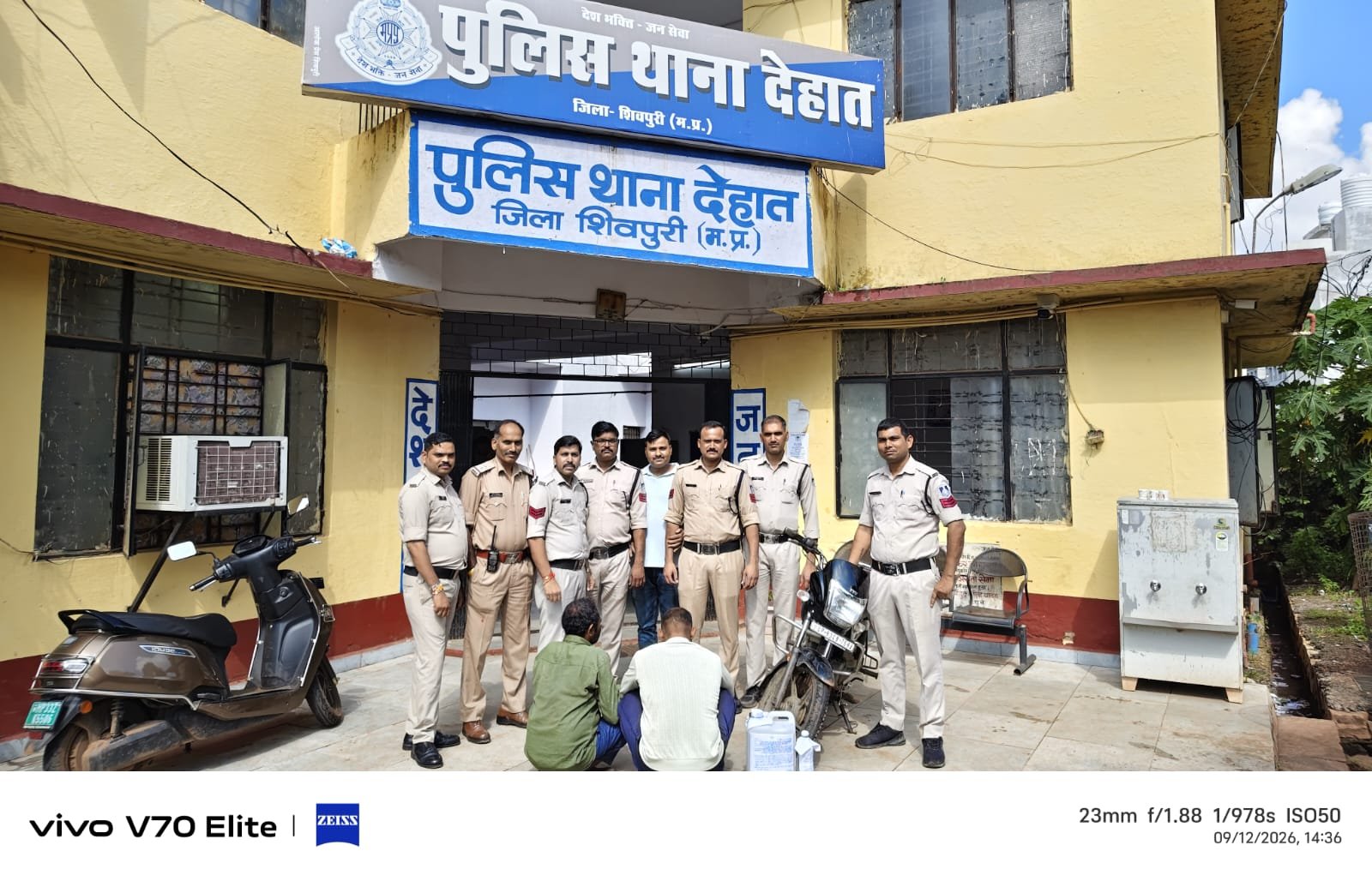 सुनील बेडिया और रंधीर सिंह कंजर 10 लीटर कच्ची शराब के साथ गिरफ्तार, देहात पुलिस की कार्रवाई / Shivpuri News