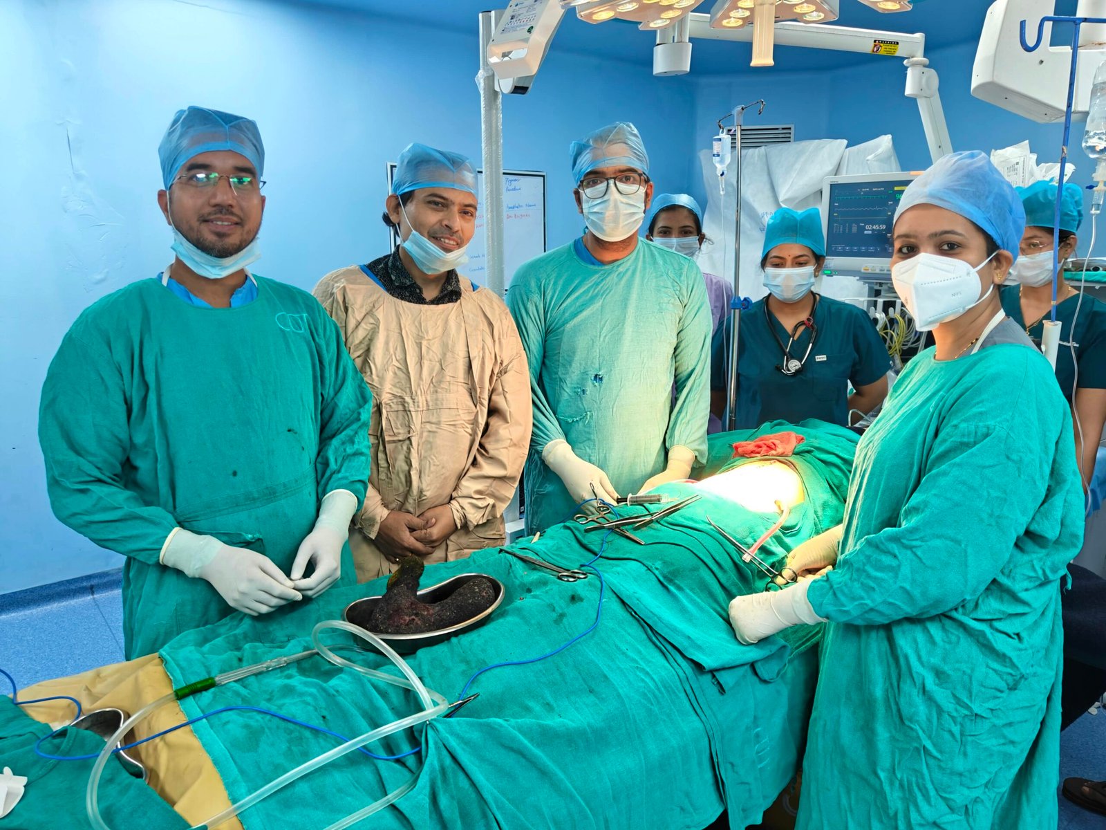 पेट में बना था ‘बालों का पहाड़’, 14 साल की बच्ची की हालत बिगड़ी तो ऑपरेशन में सामने आया चौंकाने वाला सच / Shivpuri News