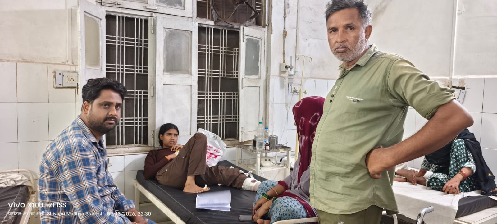 बस की टक्कर से स्कूटी सवार सौम्या घायल, चालक बस लेकर फरार / Shivpuri News