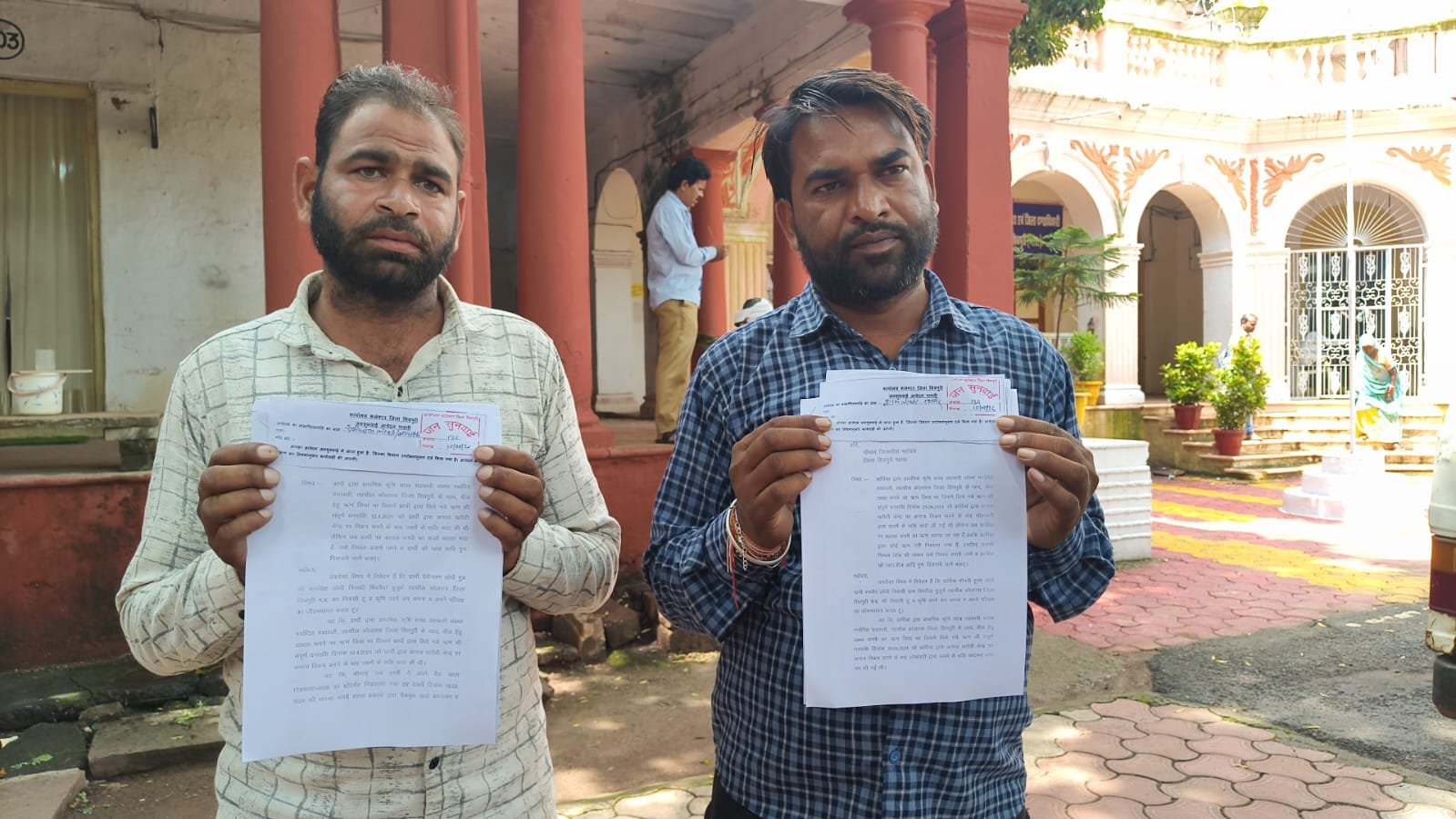 48 हजार के कथित फर्जी ऋण को लेकर कलेक्टर से शिकायत, किसान ने सोसायटी प्रबंधक पर लगाए गंभीर आरोप / Shivpuri News