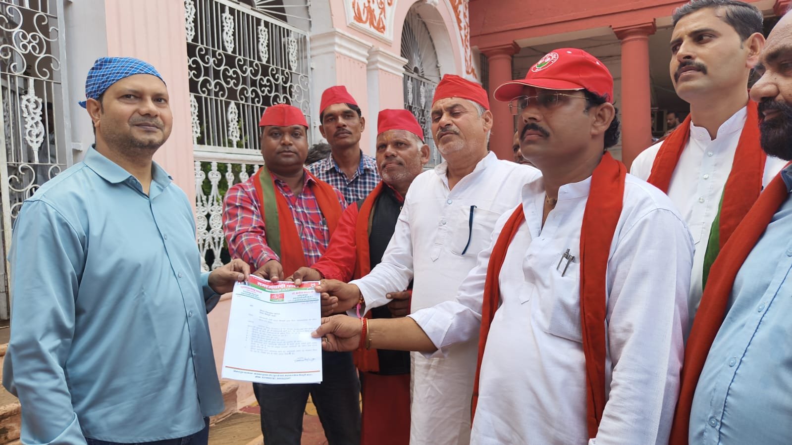 बिजली बिल से शराबबंदी और आदिवासी जमीन तक गरमाया मुद्दा, सपा का कलेक्टर को ज्ञापन; 25 सितंबर तक सुनवाई नहीं तो आंदोलन / Shivpuri News