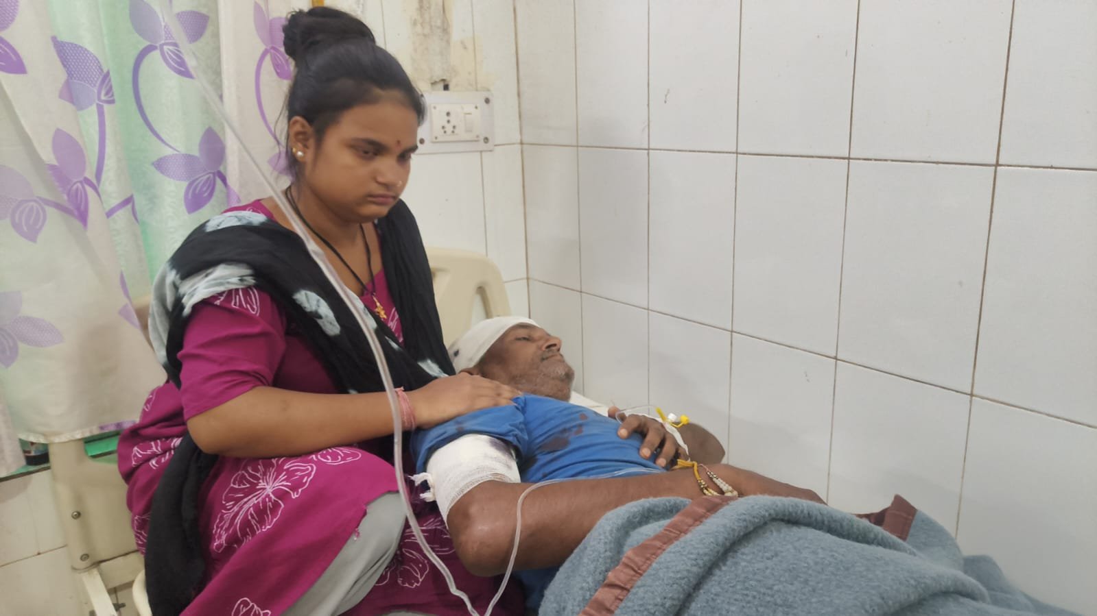 सेसई में प्रिंटिंग प्रेस की मशीन लेकर जा रहे मजदूरों को अज्ञात वाहन ने मारी टक्कर, 4 घायल; 2 मेडिकल कॉलेज रेफर / Shivpuri News