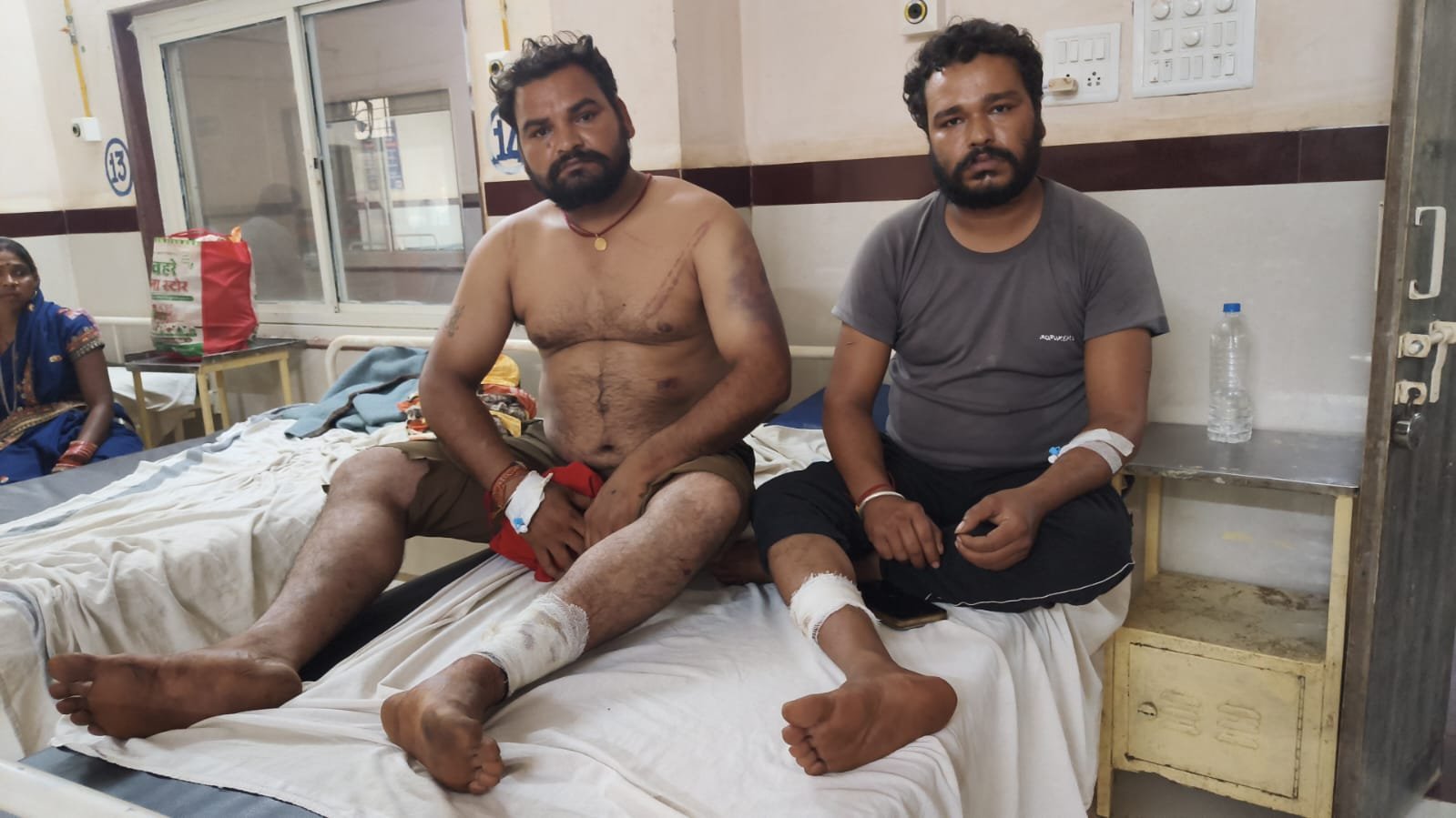 शक्ति कॉलोनी में विवाद के बाद युवक, भाई और मां से मारपीट; चार लोगों पर डंडों से हमला करने का आरोप / Shivpuri News