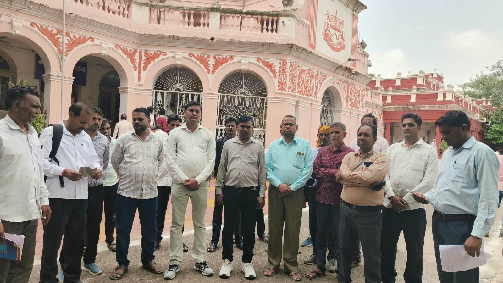JNV पनघटा की व्यवस्थाओं पर अभिभावकों ने उठाए सवाल, प्राचार्य पद रिक्त; पानी, पढ़ाई और भोजन की व्यवस्था सुधारने की मांग / Shivpuri News
