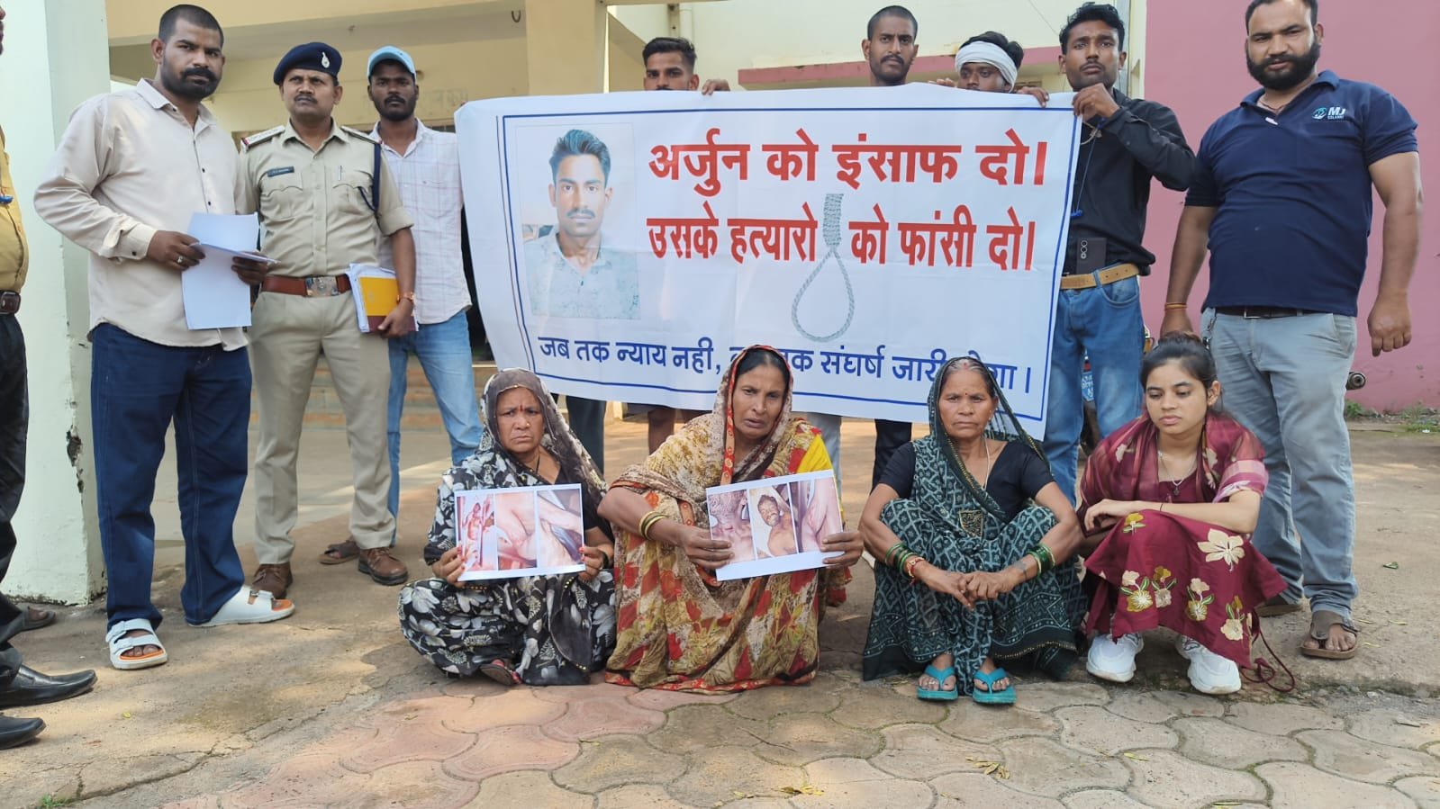 वेयरहाउस के पास मृत मिले अर्जुन की मौत पर उठे सवाल, शरीर पर कई गहरे कट के निशान; पिता ने SP से कहा- ‘हत्या की आशंका, अंकित व साथियों की हो जांच’ / Shivpuri News