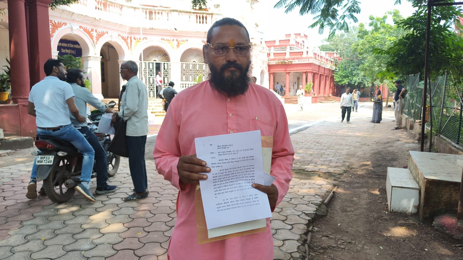 चक्का जाम के अगले दिन निकली ऊर्जा मंत्री की प्रतीकात्मक शव यात्रा, सरपंच बोले- ‘मैं मौके पर था ही नहीं, फिर भी FIR में नाम’; डेढ़ माह से डोंगल जब्त / Shivpuri News