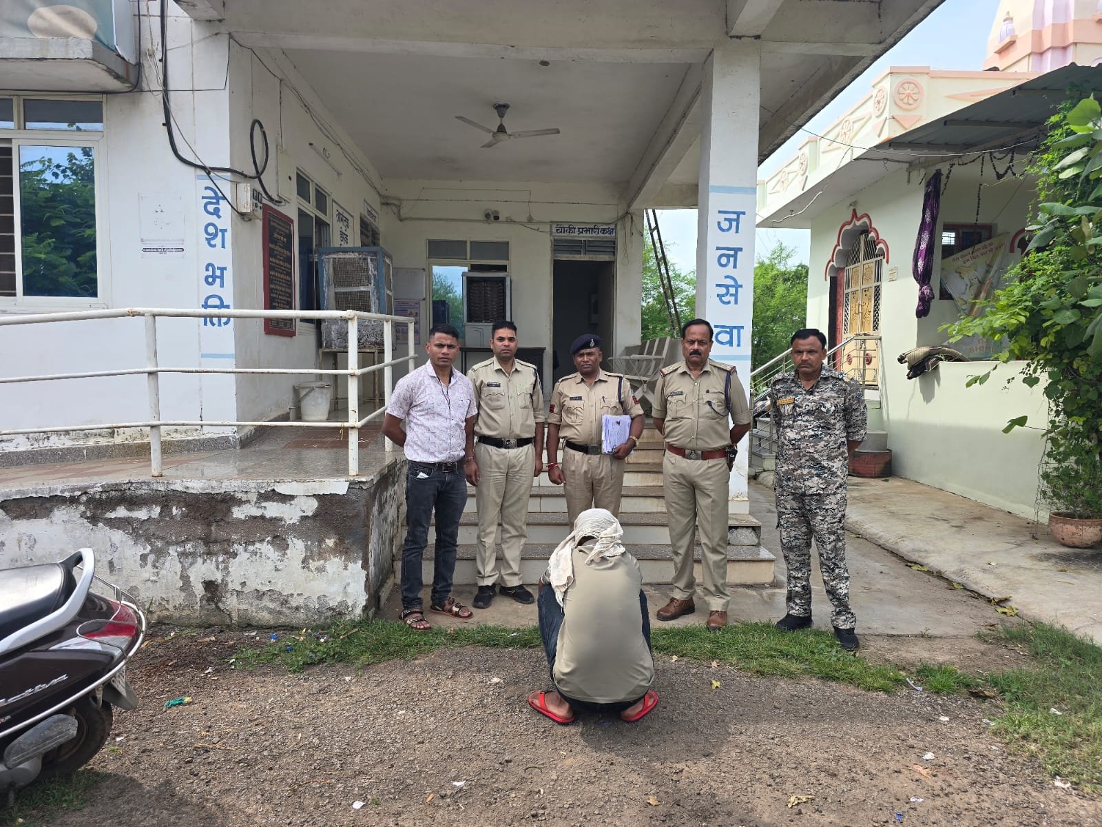 कोलारस में लूट का फरार आरोपी गिरफ्तार, 3 हजार का था इनाम; ट्रक रोककर चालक से की थी लूट / Shivpuri News