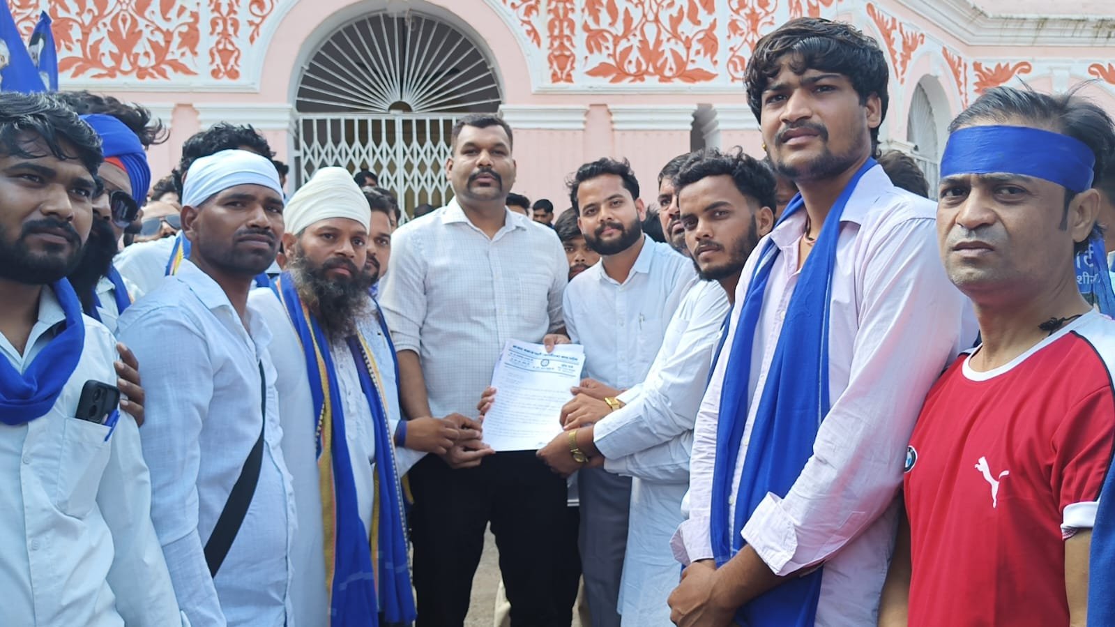 SC-ST-OBC के हक और भागीदारी को लेकर भीम आर्मी का हुंकार, राष्ट्रपति के नाम 24 सूत्रीय ज्ञापन सौंपा / Shivpuri News