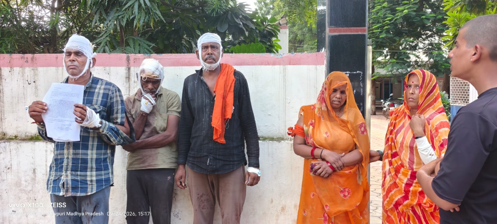 जमीनी विवाद में घर में घुसकर जानलेवा हमला और लूट का आरोप, SP से कार्रवाई की गुहार / Shivpuri News
