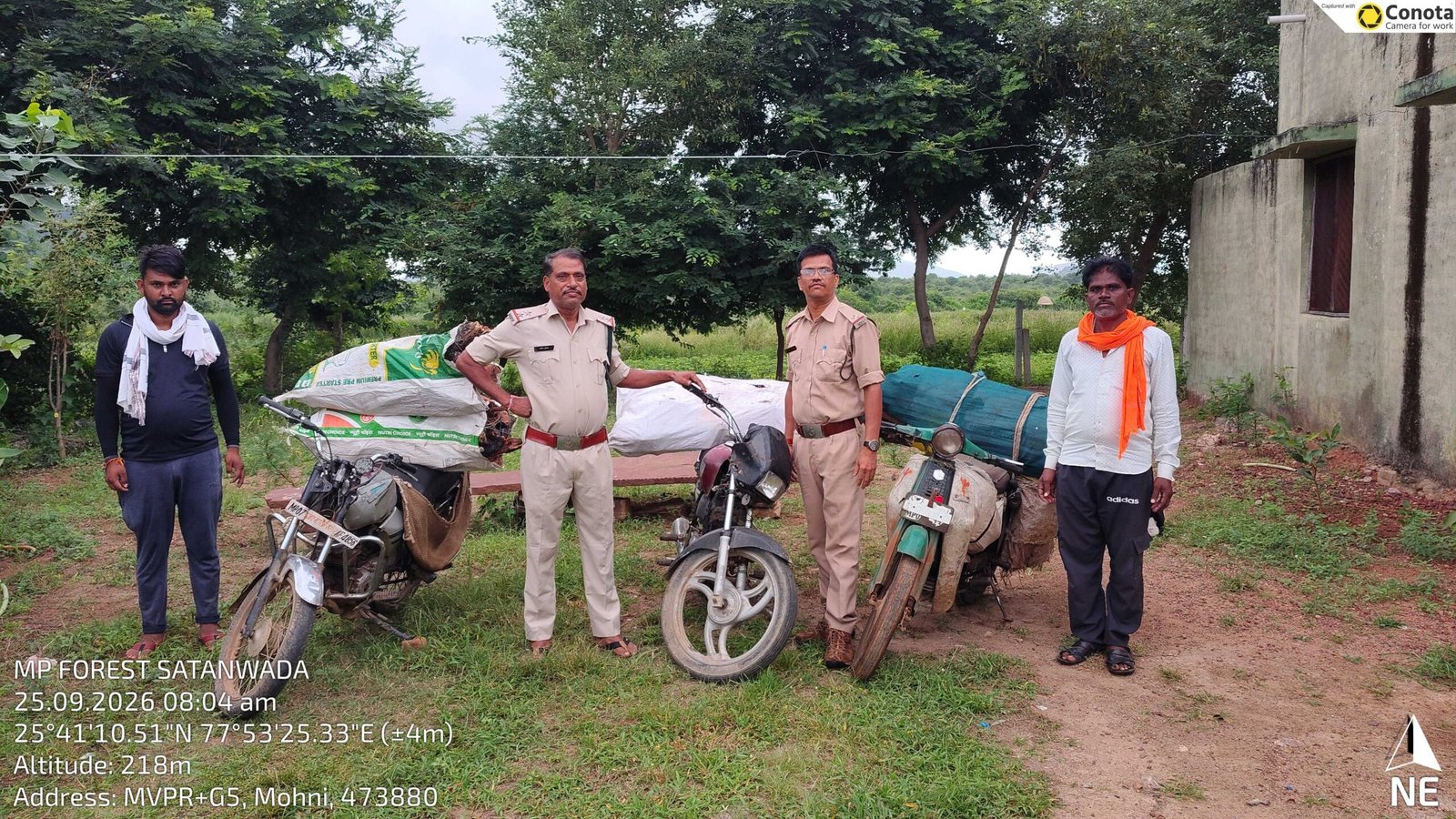 सतनवाड़ा रेंजर माधव सिंह सिकरवार की सक्रियता से वन क्षेत्र में बढ़ी निगरानी, 3 बाइक और ट्रैक्टर-ट्रॉली जब्त / Shivpuri News