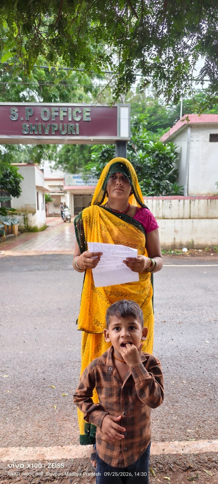 6 साल की प्रताड़ना के आरोपों के बाद SP के पास पहुंची पत्नी, पति पर मारपीट, संपत्ति हड़पने और दूसरी महिला को पत्नी बनाकर रखने का आरोप / Shivpuri News