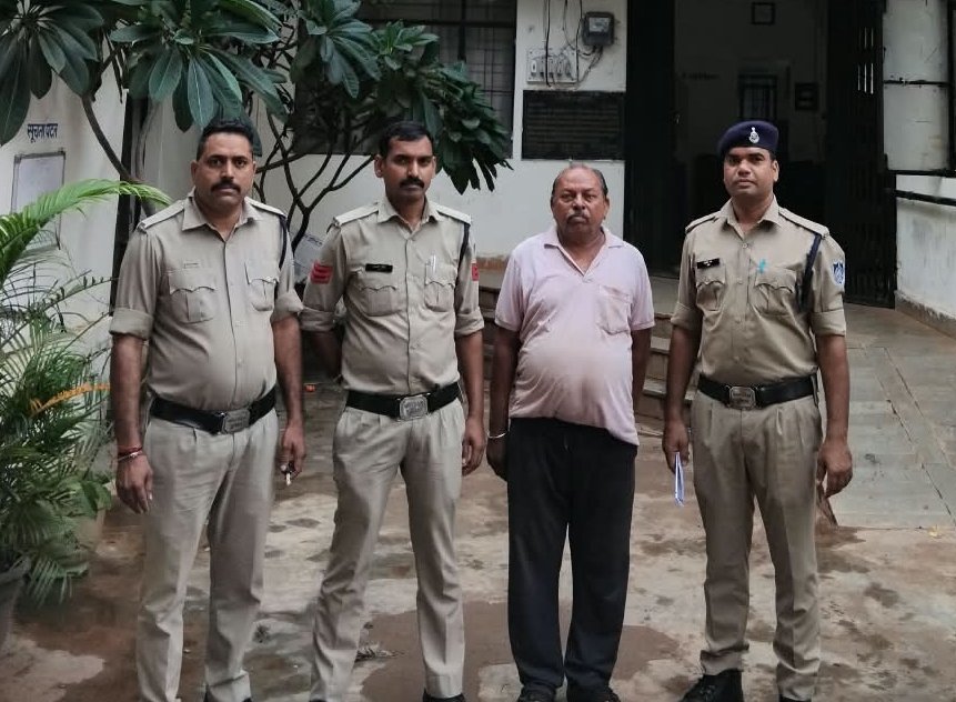 शासकीय भूमि की धोखाधड़ी में 3000 रुपए का इनामी आरोपी गिरफ्तार, फर्जी NGO सर्टिफिकेट से रजिस्ट्री कराने का आरोप / Shivpuri News