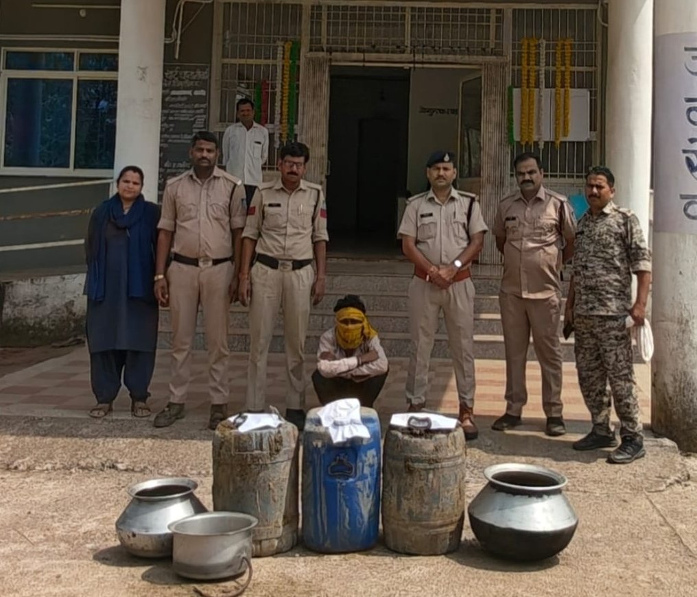 गोवर्धन पुलिस की बड़ी कार्रवाई: ठेवला में 150 लीटर कच्ची शराब जब्त, आरोपी शक्ति बंजारा गिरफ्तार / Shivpuri News