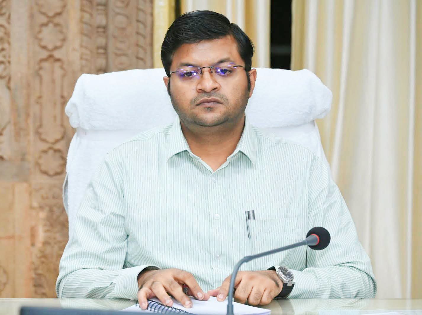 पानी की टंकी और मोबाइल टावर पर चढ़कर प्रदर्शन किया तो होगी कार्रवाई, कलेक्टर अर्पित वर्मा का सख्त आदेश / Shivpuri News
