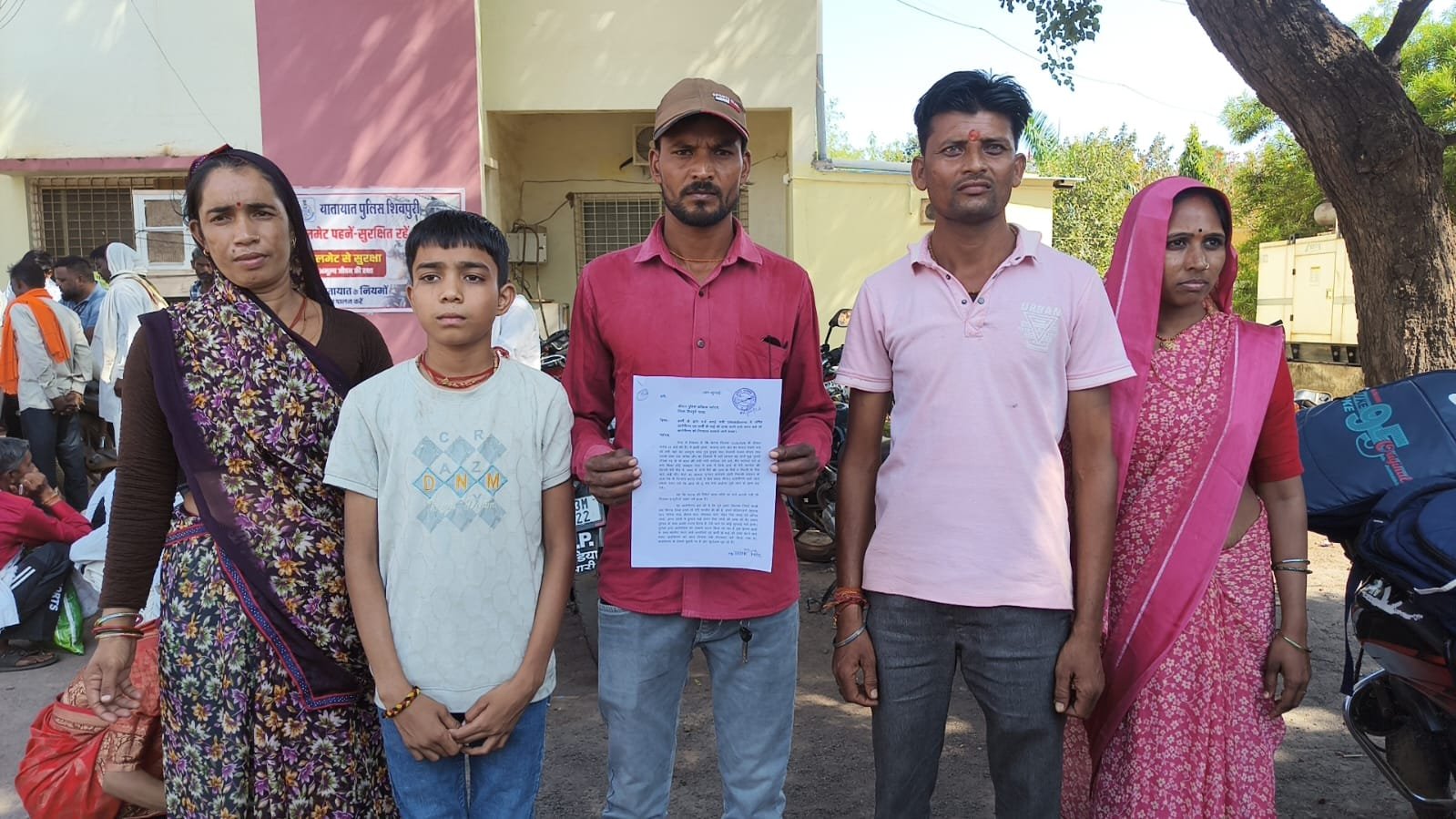 भाई की हत्या के आरोपी अब तक फरार, मारपीट के बाद धमकी का भी आरोप; कृपाराम ने SP से लगाई गिरफ्तारी और सुरक्षा की गुहार / Shivpuri News