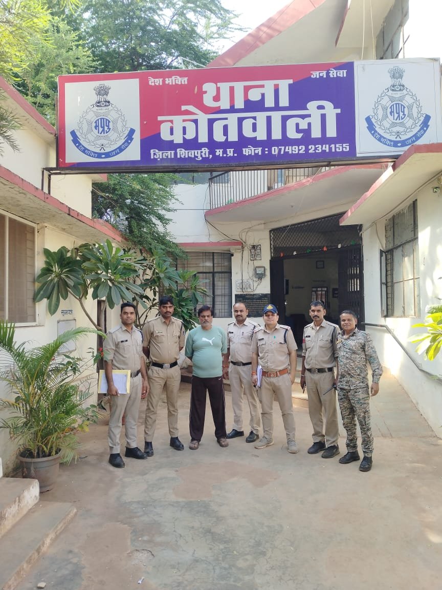 कोतवाली पुलिस की बड़ी कार्रवाई: 5.5 किलो गांजा के साथ 56 वर्षीय आरोपी गिरफ्तार, बाइक समेत 1.25 लाख का माल जब्त / Shivpuri News