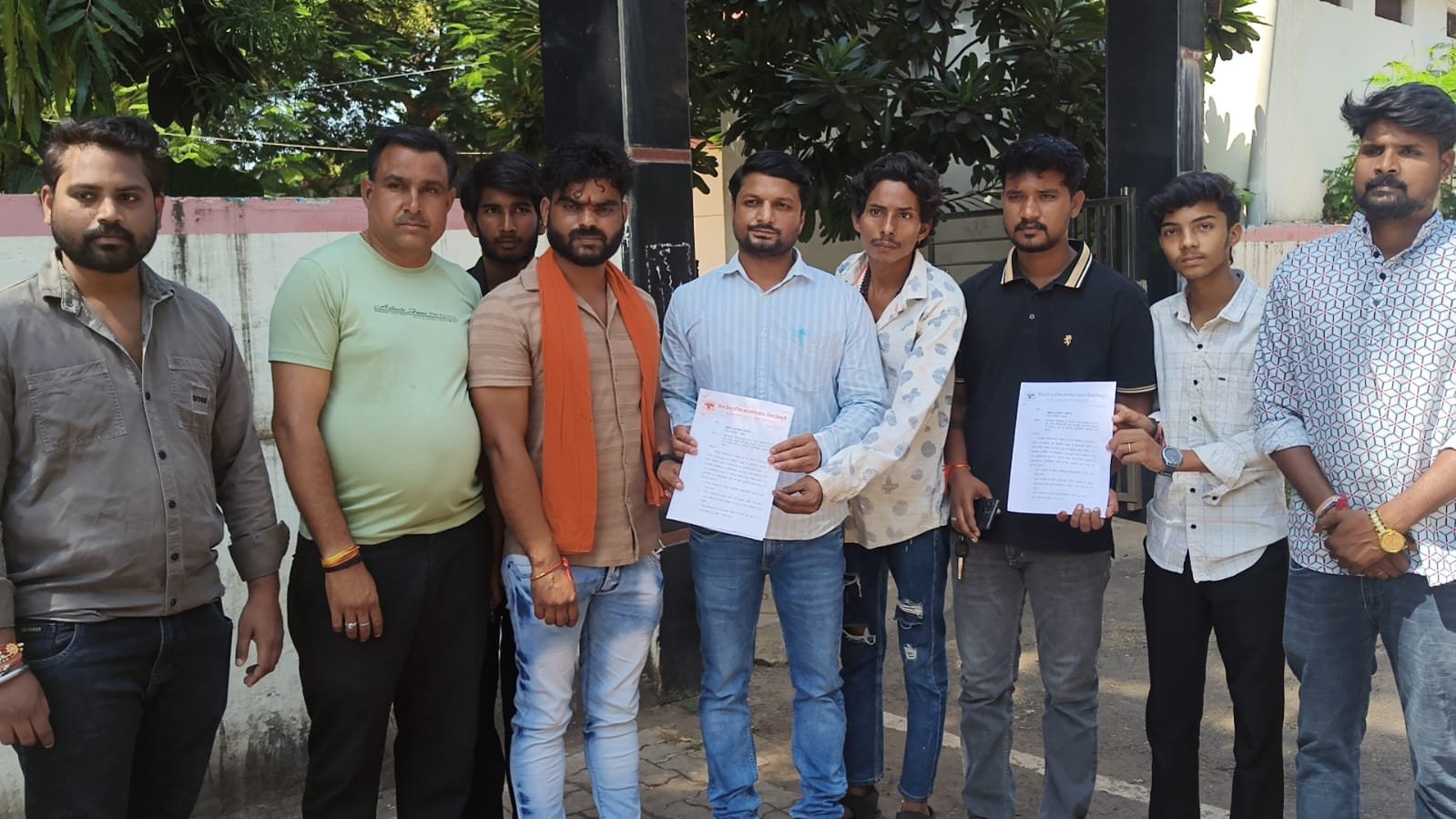 गरबा पंडालों में एंट्री पर आधार कार्ड अनिवार्य हो, केवल सनातनी श्रद्धालुओं को मिले प्रवेश: VHP-बजरंग दल की कलेक्टर से मांग / Shivpuri News