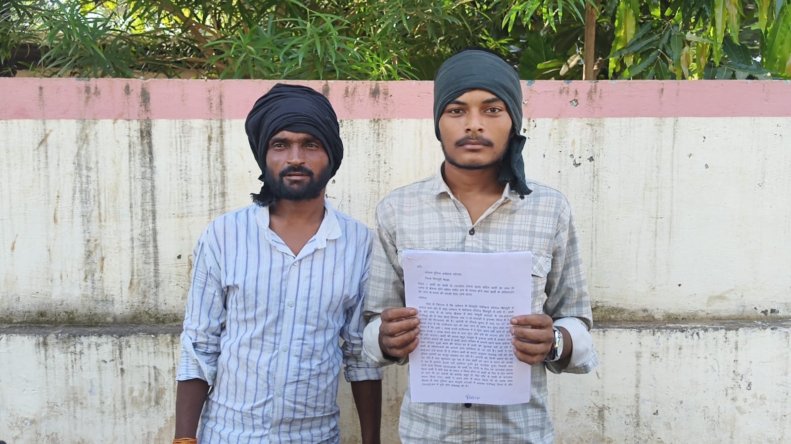 शिवपुरी मेडिकल कॉलेज में भर्ती घायल ने SP से लगाई गुहार: लाठी से सिर पर जानलेवा हमले का आरोप, हाथ में दो जगह फ्रैक्चर; आरोपी पर राजीनामे का दबाव और धमकी देने का दावा / Shivpuri News