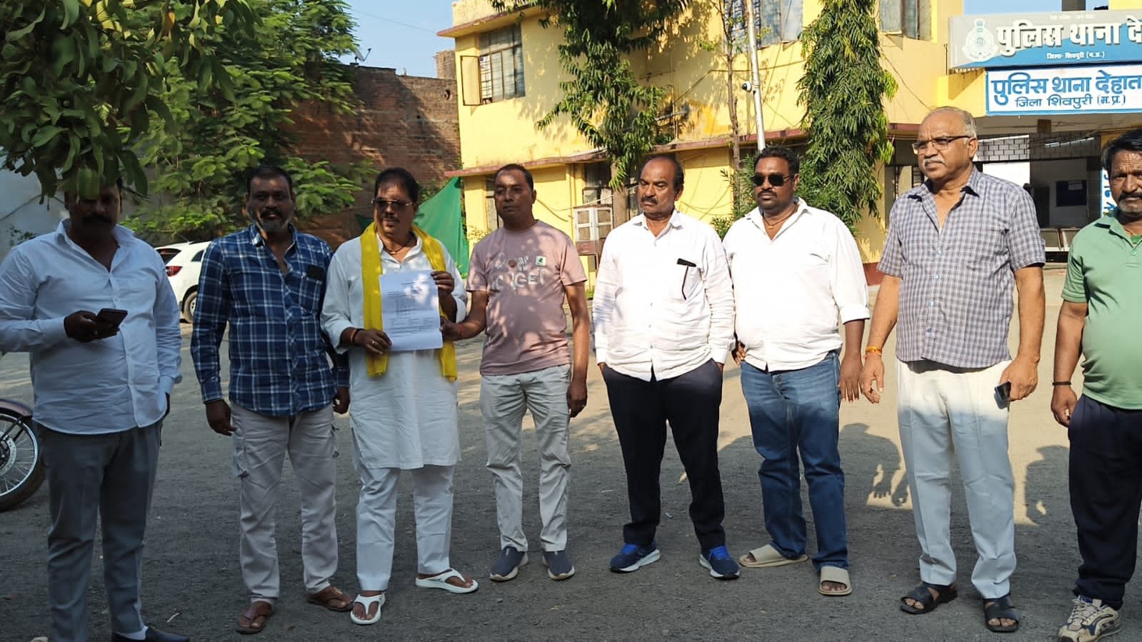पार्सल विवाद में तनय भदौरिया एवं कृष्णा होटल के संचालक संजीव भटेले पर मुरैना के व्यापारियों से मारपीट का आरोप, मेडिकल कॉलेज में भर्ती / Shivpuri News