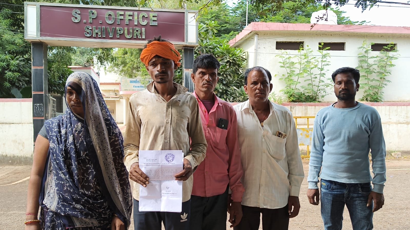 सिरसौद में बोट सिंह मौर्य को घर के अंदर खींचकर कमरा बंद किया, फिर मारपीट का आरोप; SP से लगाई गुहार / Shivpuri News