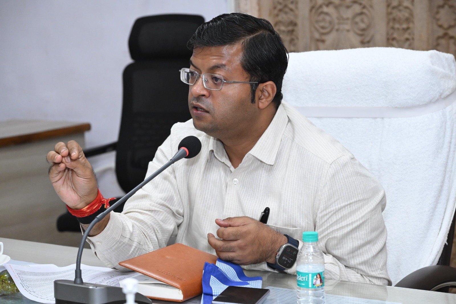 कलेक्टर अर्पित वर्मा सख्त: सहकारी बैंक के बड़े बकायेदारों की संपत्ति होगी कुर्क, शस्त्र लाइसेंस भी हो सकते हैं निरस्त / Shivpuri News