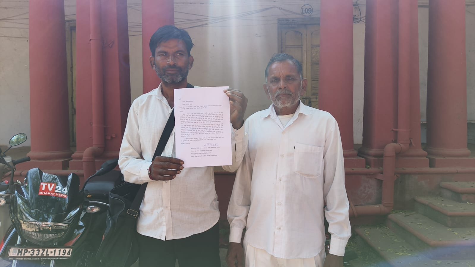 शिवपुरी के नोहरा में 50 लाख की जमीन के फर्जी नामांतरण का आरोप, पटवारी-बाबू और पवन लोधी की भूमिका पर उठे सवाल / Shivpuri News