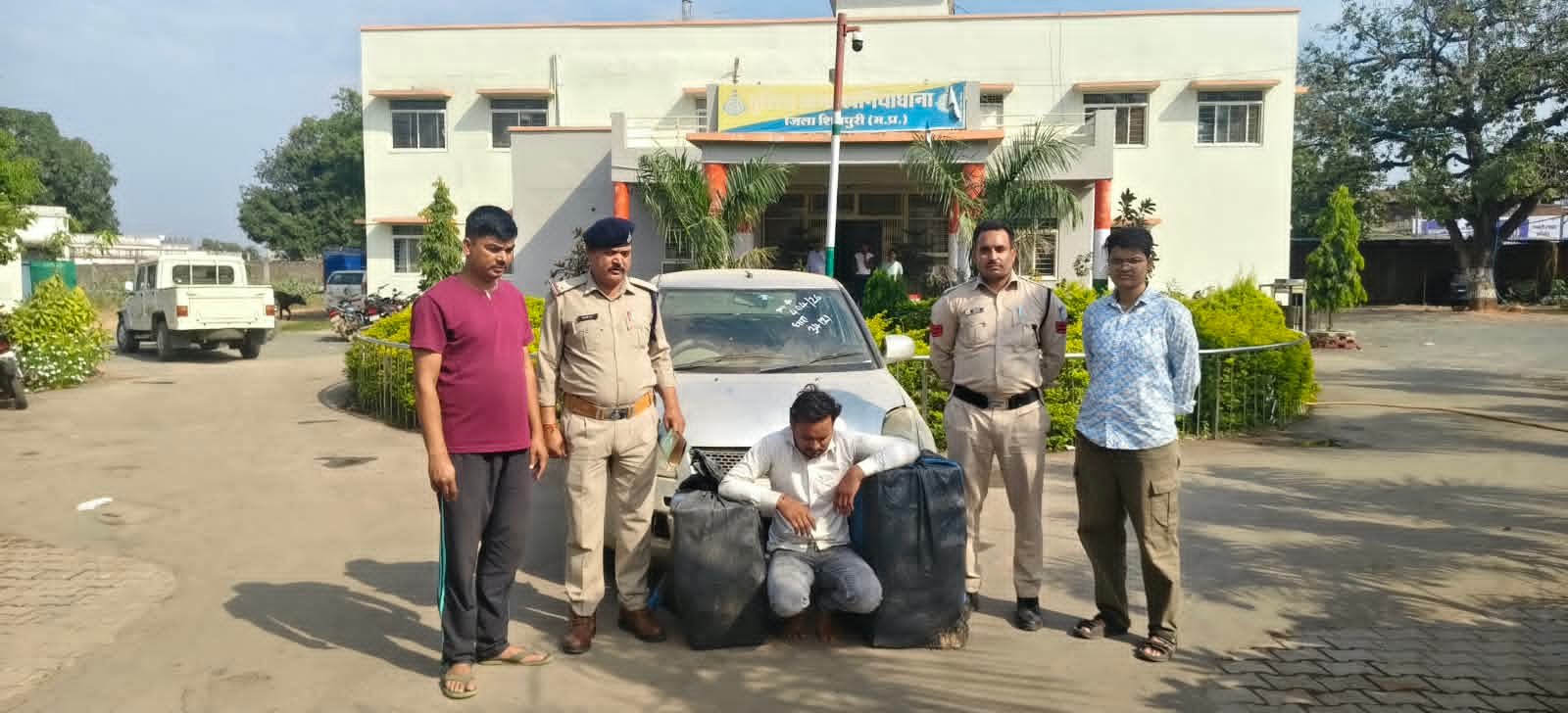 खनियाधाना में अवैध शराब के खिलाफ पुलिस की कार्रवाई, 4 लाख की कार सहित 9 पेटी शराब जब्त / Shivpuri News