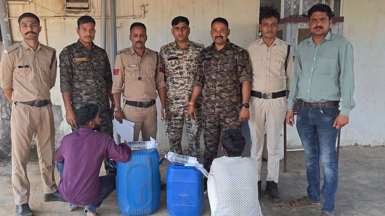 बैराड़ में नशे के खिलाफ पुलिस की दो बड़ी कार्रवाई, 80 लीटर कच्ची शराब और 7.85 ग्राम स्मैक जब्त; तीन आरोपी गिरफ्तार / Shivpuri News