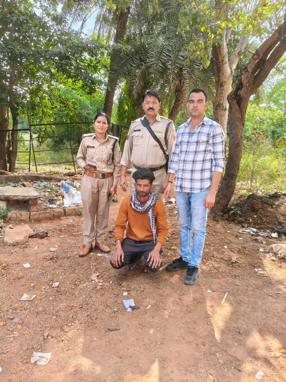 शिवपुरी में सट्टे के खिलाफ फिजिकल पुलिस की कार्रवाई, इरशाद खान गिरफ्तार; सट्टा पर्ची और 1300 रुपए नगद जब्त / Shivpuri News