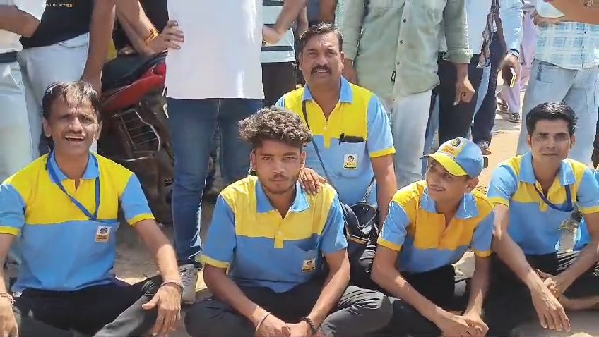 सुप्रीम कोर्ट में मामला विचाराधीन होने का दावा, गांधी पेट्रोल पंप पर कार्रवाई करने पहुंची नगर पालिका की टीम; विरोध के बाद बैरंग लौटा अमला / Shivpuri News