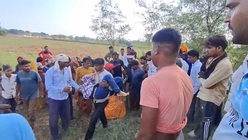 दीपावली की लिपाई के लिए मिट्टी खोद रही 18 वर्षीय सोनम जाटव की कुएं में गिरने से मौत, दो घंटे बाद निकाला शव / Shivpuri News