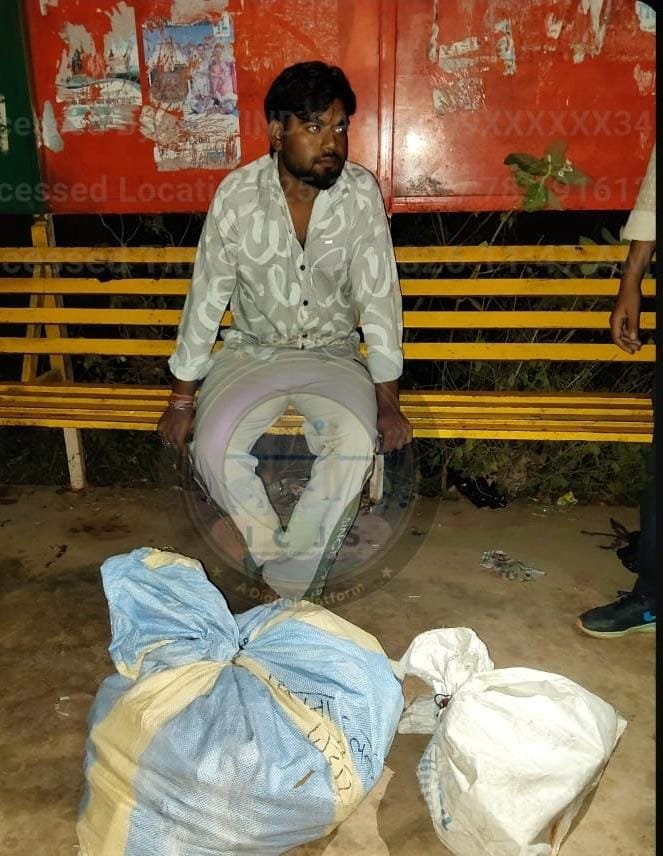 पिछोर में पुलिस की बड़ी कार्रवाई: 11,370 रुपए के अवैध पटाखे जब्त, 25 वर्षीय सुमित के खिलाफ विस्फोटक अधिनियम में केस दर्ज / Shivpuri News