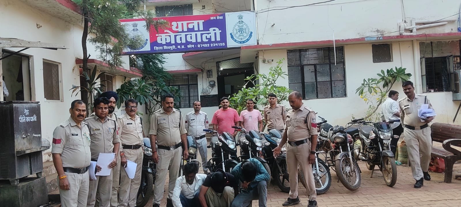 शिवपुरी में बाइक चोर गिरोह का पर्दाफाश, प्रिंस अग्रवाल, अनवर और निजाम शाह गिरफ्तार; 7 लाख की 10 मोटरसाइकिलें बरामद / Shivpuri News