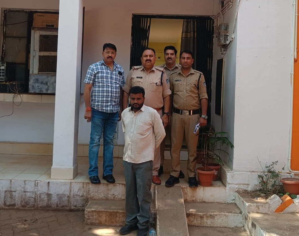 शराब पीने के लिए पैसे मांगने और मारपीट के आरोप में राकेश उर्फ लल्लू परिहार गिरफ्तार / Shivpuri News