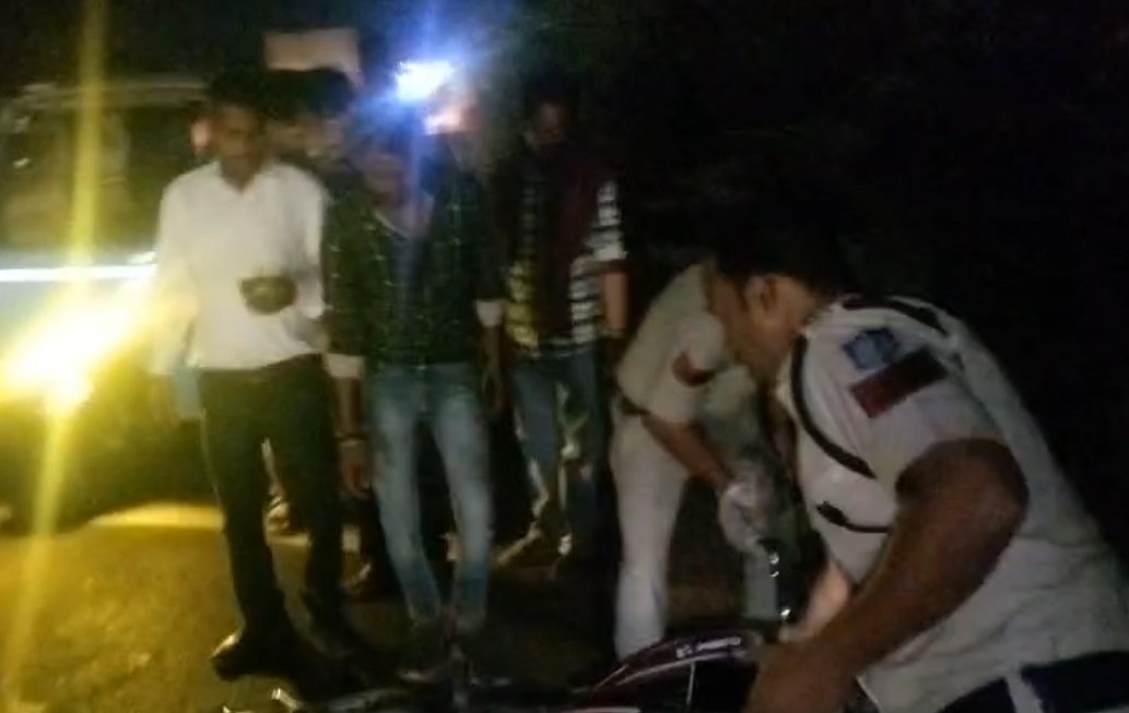 सत्संग से गांव लौट रहे देशराज अहिरवार की सड़क हादसे में मौत, अज्ञात वाहन ने बाइक को मारी टक्कर / Shivpuri News