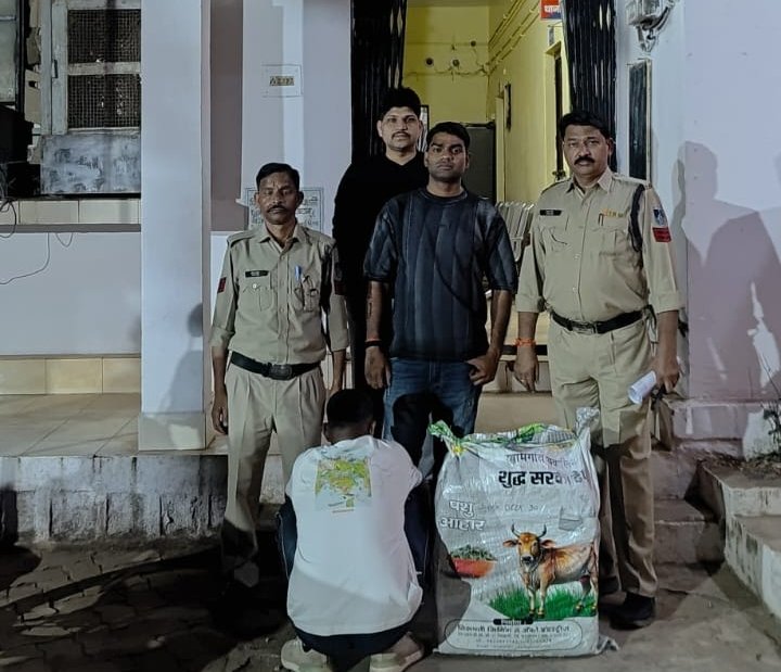 दीपावली से पहले पुलिस का एक्शन: कट्टे में भरकर ले जा रहा था 300 देशी पटाखे, प्रेम शाक्य गिरफ्तार / Shivpuri News